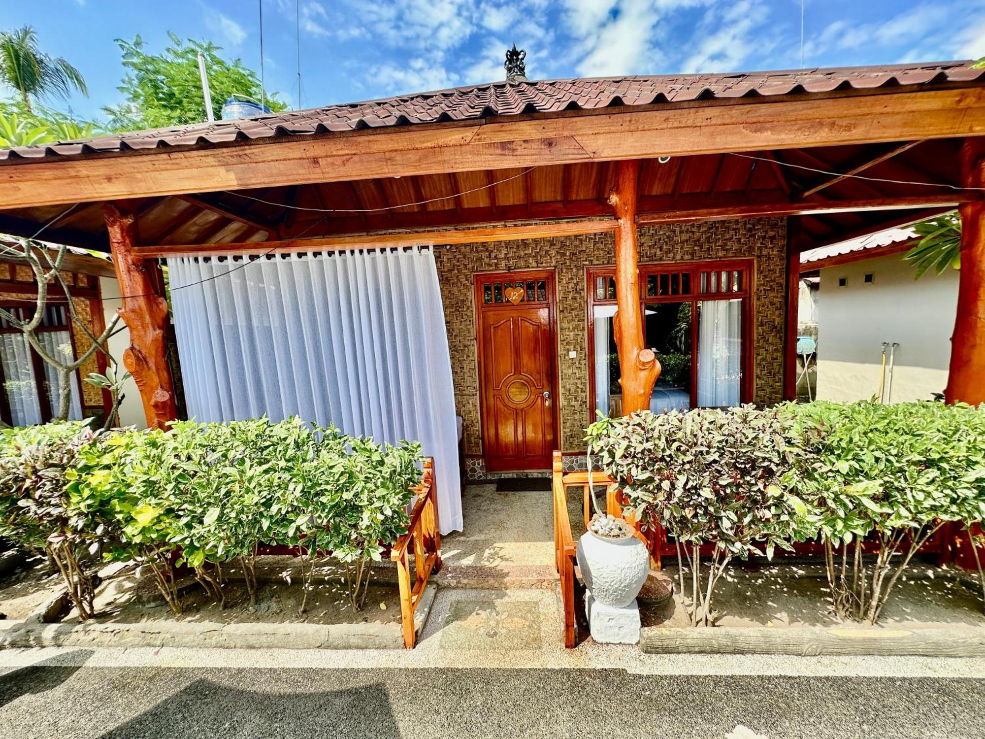 Sunny Rose Bungalows Gili Air - Adults Only ภายนอก รูปภาพ